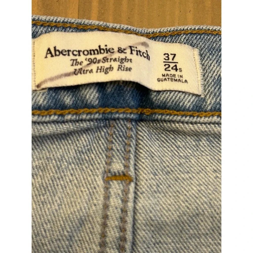 C5 Abercrombie & Fitch 90s Straight Ultra High Rise Distressed Jeans Light  24S